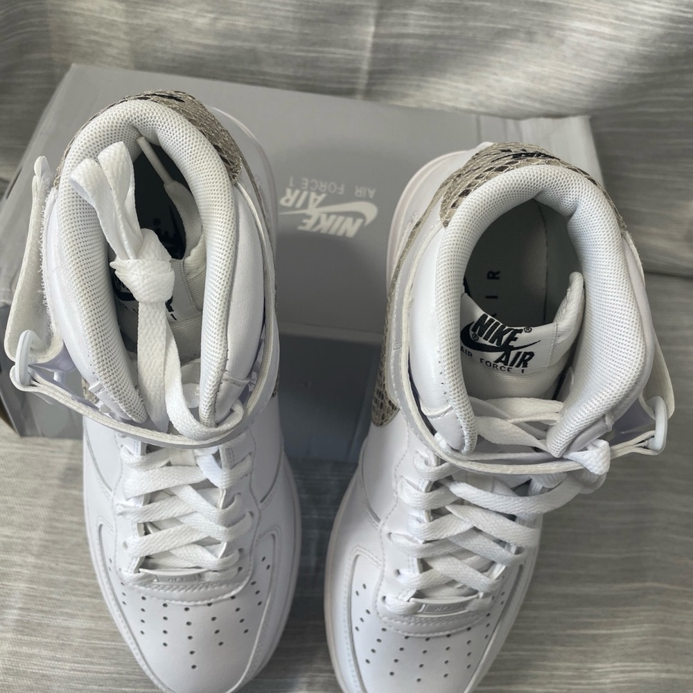 Nike White and Snake Pattern Air Force 1 swoosh retro Sneakers woman’s - Picture 5 of 7